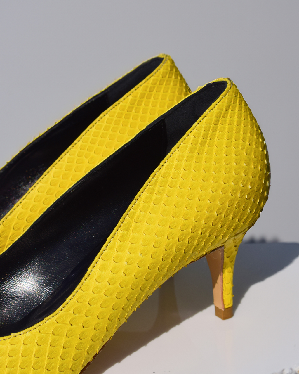 Aden Sicilian Yellow Pumps 70