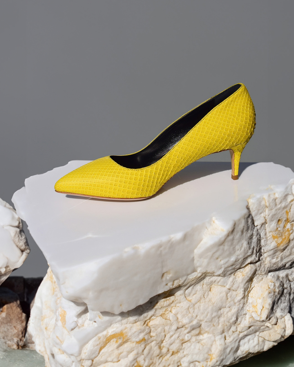 Aden Sicilian Yellow Pumps 70
