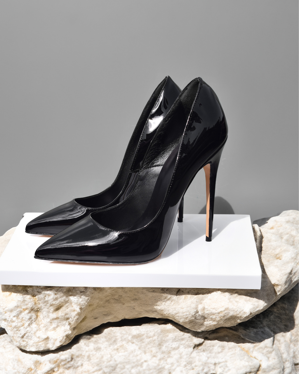 Aesi Noir Patent Pumps 120
